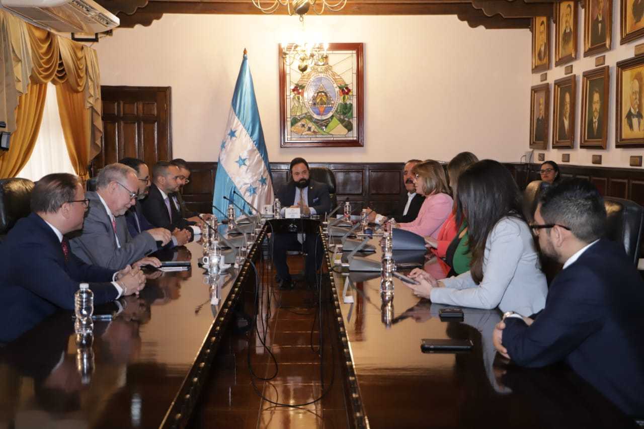 Presidente Redondo recibió al presidente de la Cámara de Representantes de Puerto Rico y al secretario ejecutivo de Foprel 